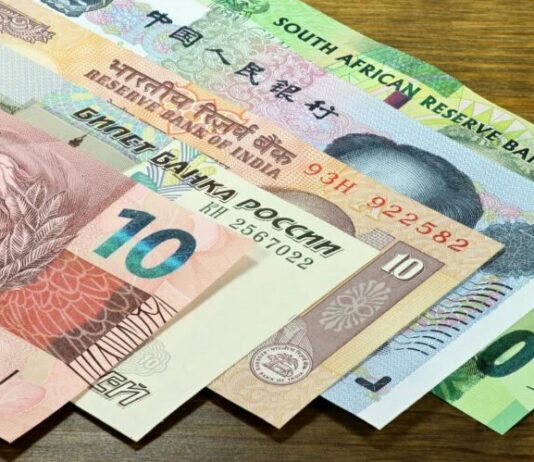 Desdolarização, expansão do BRICS e dinheiro sólido