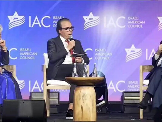 Bilionários sionistas reconhecem abertamente que manipulam o governo dos EUA