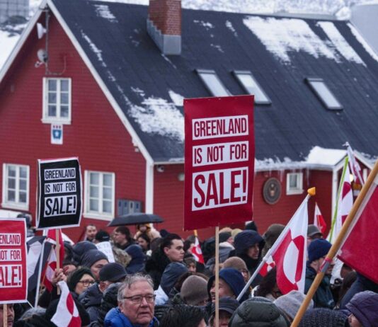 A ameaça à Groenlândia expõe a fraqueza do império e do dólar